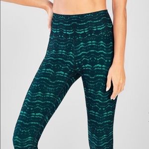 High-Waisted Printed PowerHold® Capri
